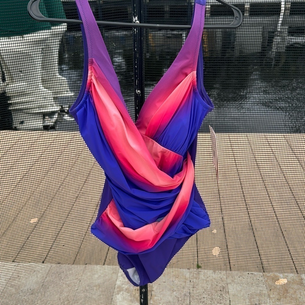 Gottex contour size 14 NWT purple pink swimsuit